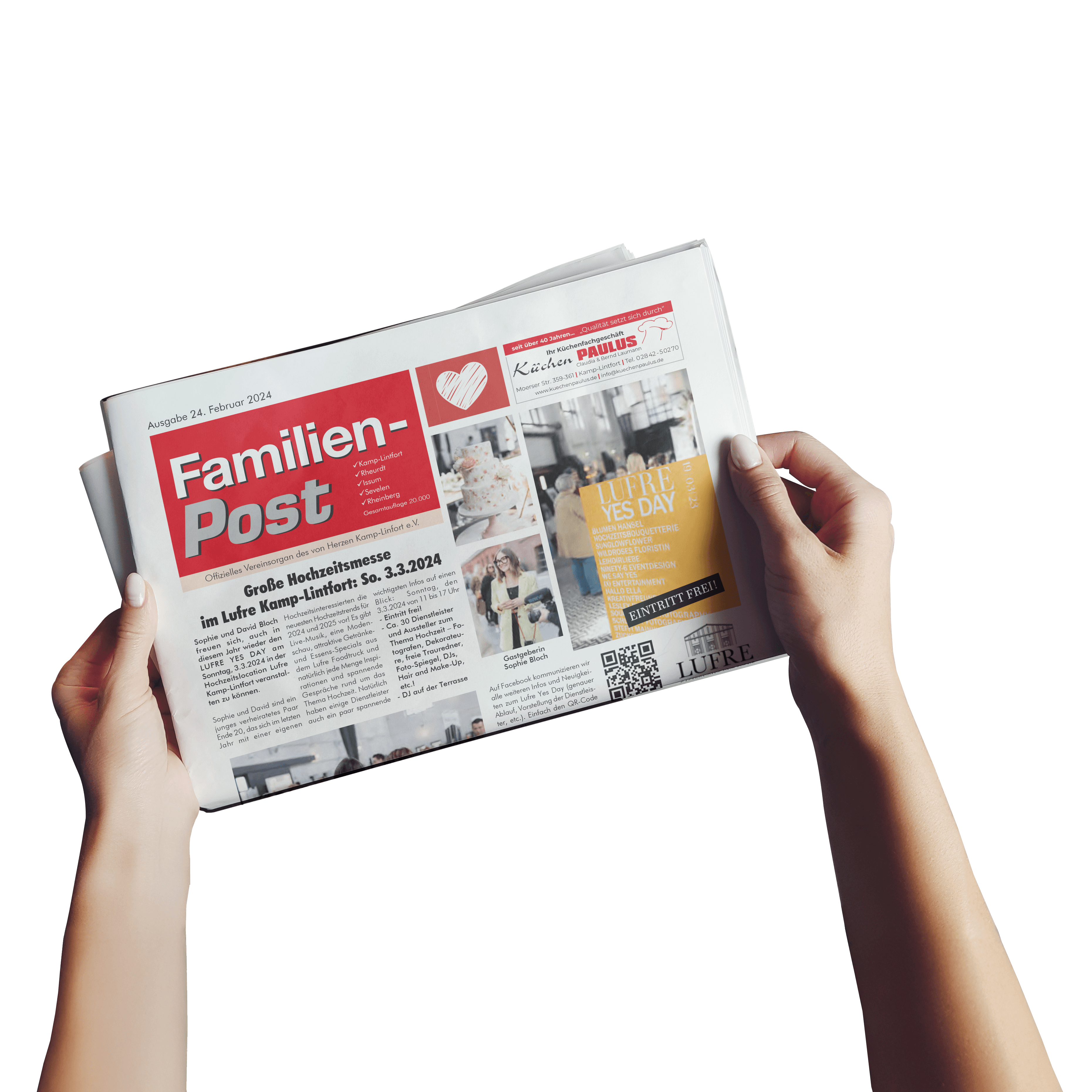 Eine Ausgabe der Familienpost, gehalten von einem Menschen mit einer Kaffeetasse